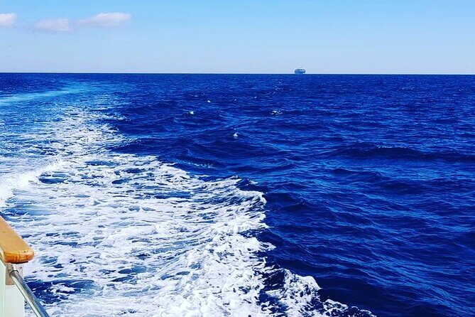 Sunset Cruise Lisbon | VIP Yacht Lisbon Party - Dining & Drinks Onboard