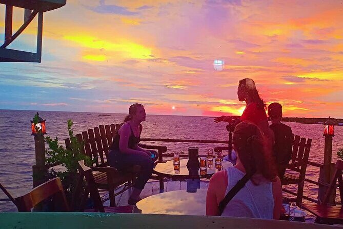 Sunset Dinner and drinks with a Floating Village cruise - An In-Depth Look at the Tour Experience