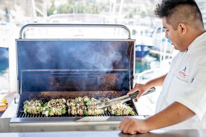 Sunset Dinner Cruise in Los Cabos - Who Should Consider This Cruise?