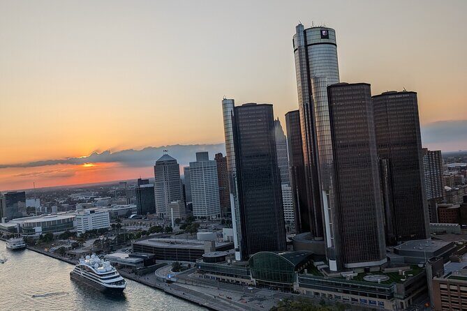 Sunset Helicopter Experience in Downtown Detroit - What Makes This Tour Stand Out
