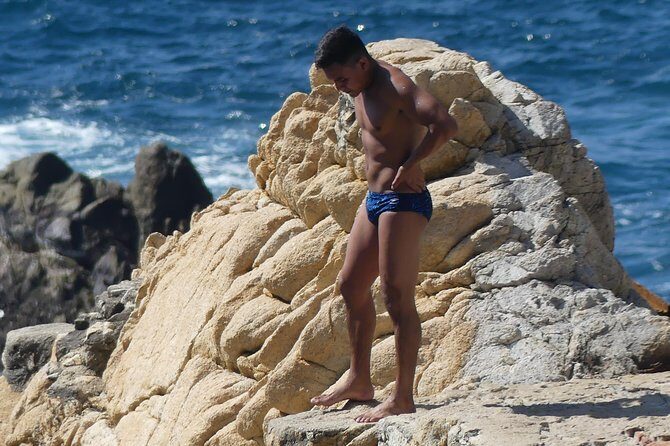 Sunset + High Cliff Divers La Quebrada at La Perla - Only Drinks - FAQ