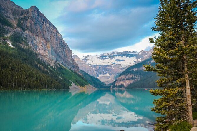 Sunset in Moraine and Lake Louise Tour at 6:00 pm - Key Points