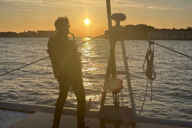 Sunset Jazz Cruise with Aperitivo and live Saxophone - Key Points