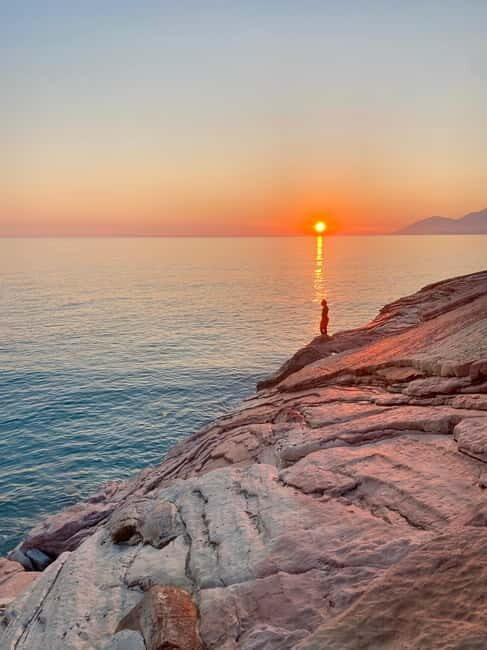 Sunset kayak/Sup tour - Lukova tiny caves and Secret beaches - The Sum Up