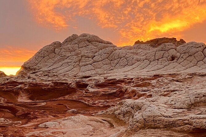 Sunset Off-Road White Pocket Guided Hike Activity - Small Group - Who Should Consider This Tour?