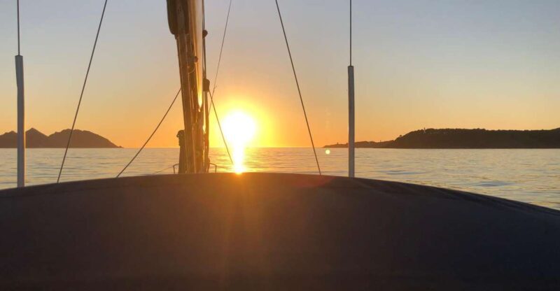 Sunset on a luxury sailing yacht - Lagos - Algarve - Key Points