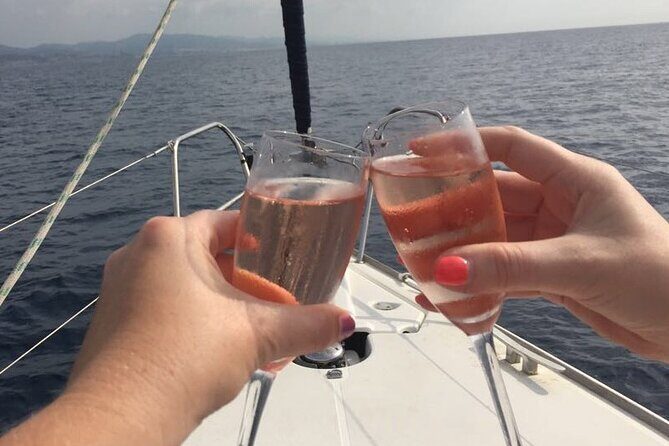 Sunset Sailboat Tour along the Coast with Open Bar - FAQ