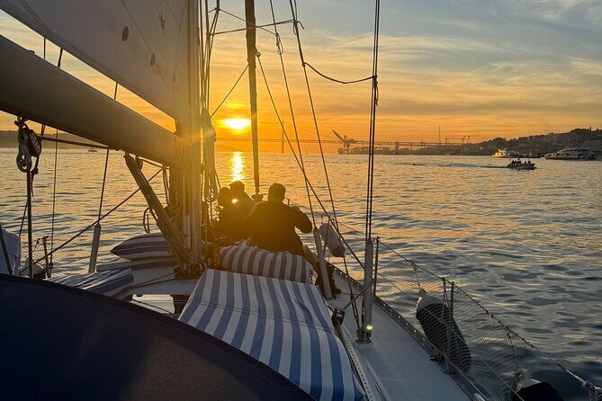 Sunset sailboat tour in Lisbon with wine and beer - FAQ