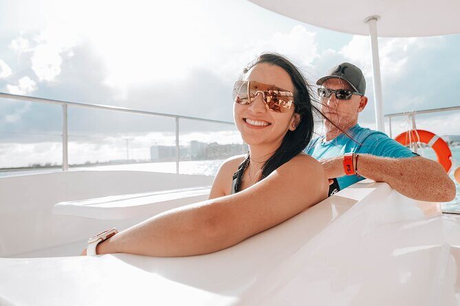 Sunset Sailing Adventure to Isla Mujeres Unlimited + Transfer from Cancún - FAQs