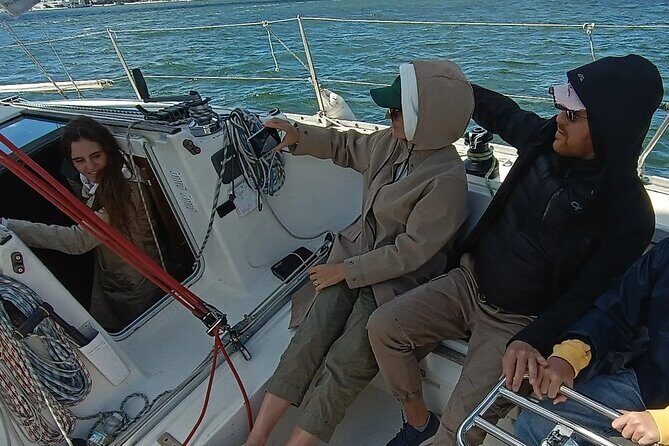 Sunset sailing boat trip in Lisbon with snacks - FAQs