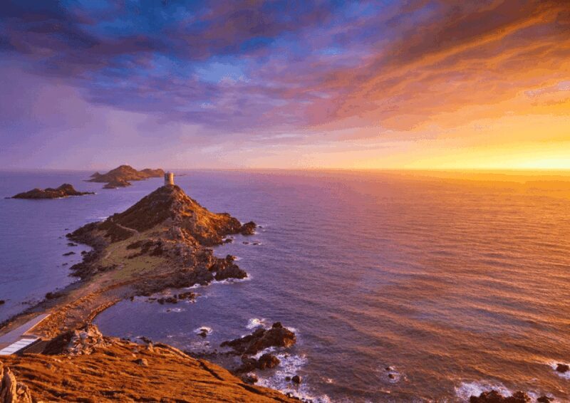 Sunset to Corsican song on a catamaran - FAQ