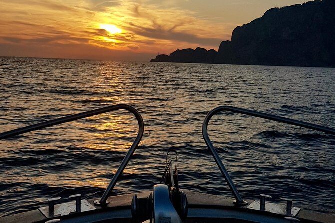 Sunset tour by private boat - Exploring Capri on a Private Sunset Boat