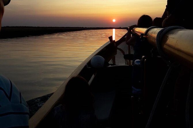 Sunset Traditional Boat Tour with Prosecco - Who Should Book This Tour?