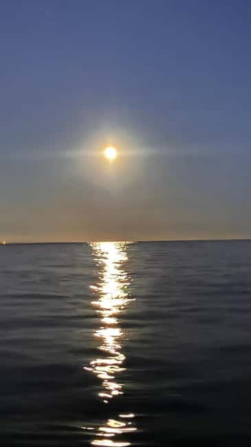 Sunset+paddle surf with music+fotos&videos Barceloneta+snack - What Makes This Experience Special