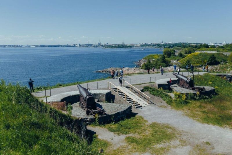 Suomenlinna: Private Tour with an Authorized Guide - Key Points