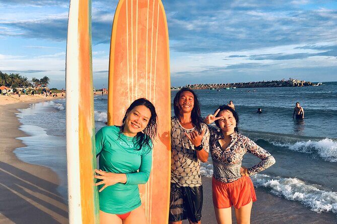 Surf in Vietnam with a local! - Authentic and Personalized Instruction
