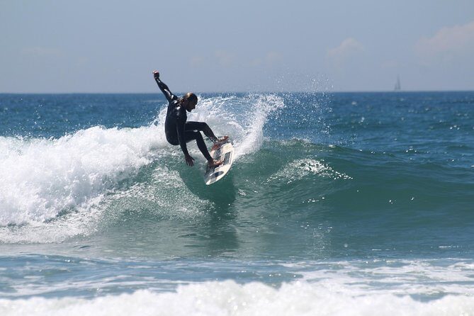 Surf Lesson for Beginners - Private Groups - Key Points