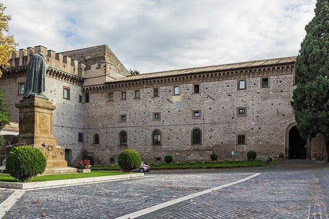 Surroundings of Rome on Vespa - A Detailed Look at the Vespa Experience