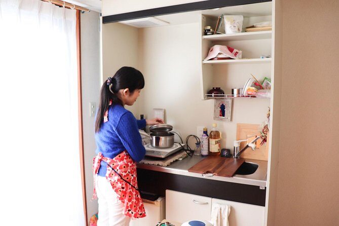 Sushi or Traditional Japanese Cuisine in a Kyoto Home with Emika - Key Points