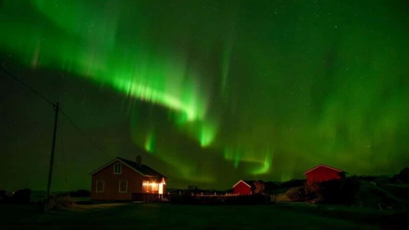 Svolvær: Northern Lights Tour with Hot Drinks & Photos - Svolvær: Northern Lights Tour with Hot Drinks & Photos
