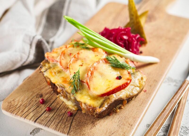 Swedish Food Tasting, Stockholm Old Town Restaurants Tour - Exploring Stockholm’s Old Town Through Food and Sightseeing