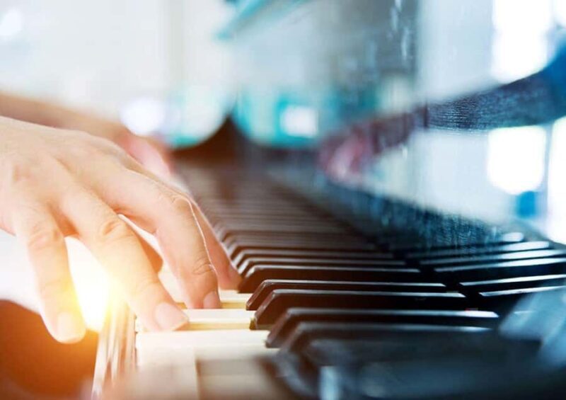 Sydney Harbour: 3-Hour Lunch Cruise with Live Music - Atmosphere and Entertainment