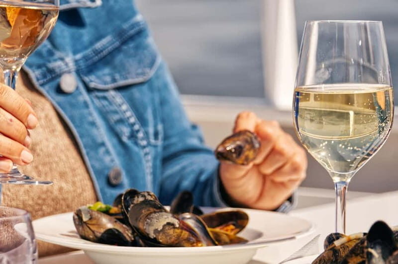 Sylt: Shell safari with boat | incl. Mussel tasting & 1 glass of wine - Key Points