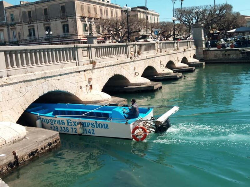 Syracuse: boat tour of the sea caves and Ortigia, Papyrus Excursion - An In-Depth Look at the Syracuse Sea Caves and Ortigia Boat Tour