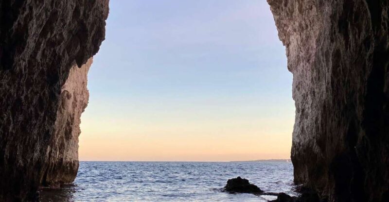 Syracuse: Boat tour Ortigia island,seacaves and Explanations - A Deep Dive into the Syracuse Boat Tour Experience