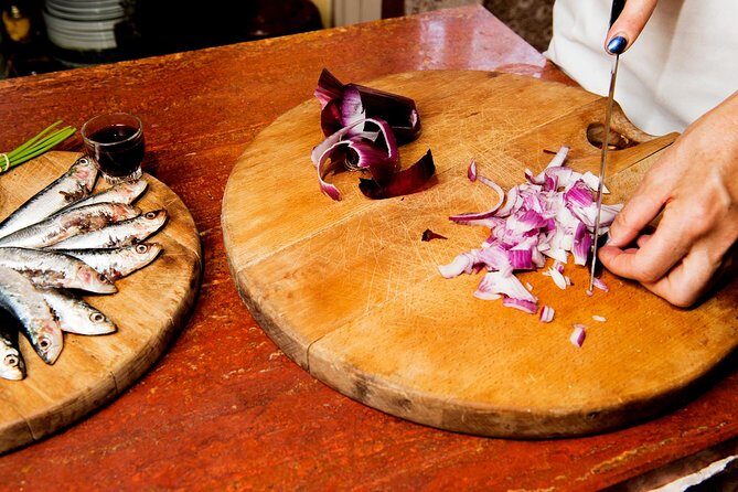 Syracuse Walking Tour & Traditional Cooking Class with Wine - Who Will Love This Tour?