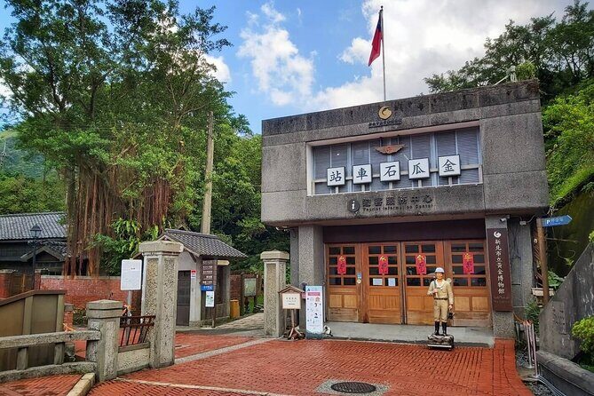 Taipei's Old Gold Rush Town: Jiufen Guided Night Tour - Key Points