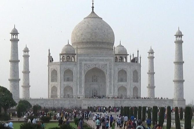 Taj Mahal by Superfast Train Gatimaan Express - The Itinerary in Detail