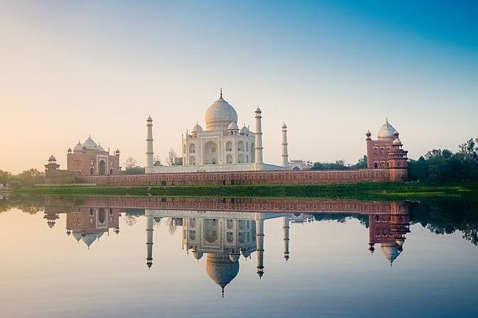 Taj Mahal Day Tour with Fatehpur Sikri From Delhi - FAQs