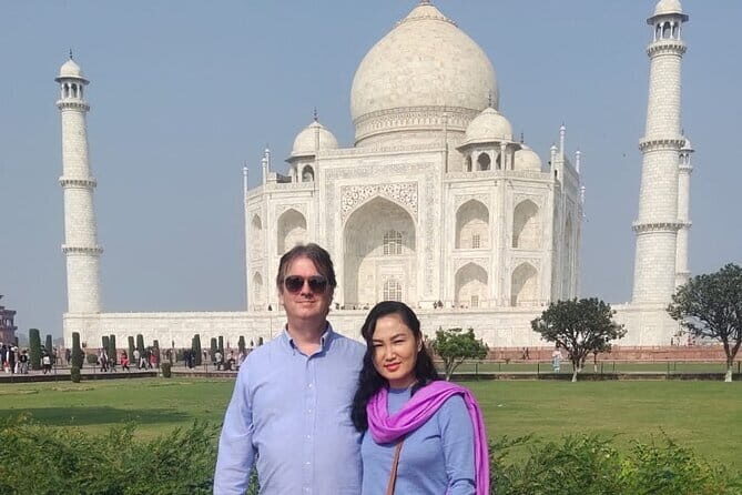Taj Mahal same day luxurious Tour by Superfast Train from Delhi - Lunch at a 5-Star Hotel