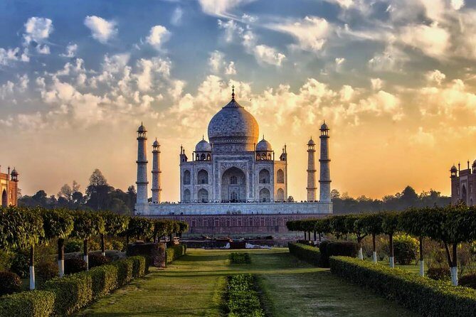 Taj Mahal Tour By Gatimaan express with lunch - Key Points
