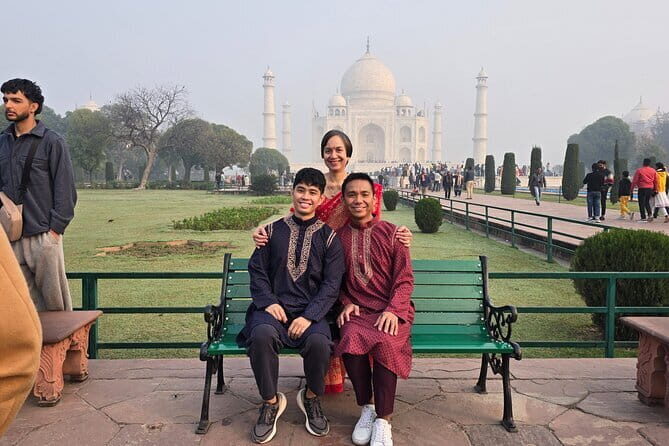 Taj Mahal Tour With Professional Photographer With Rental Saree - Who Should Consider This Tour?