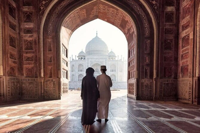 Taj Mahal Tour With Professional Photographer With Rental Saree - The Sum Up