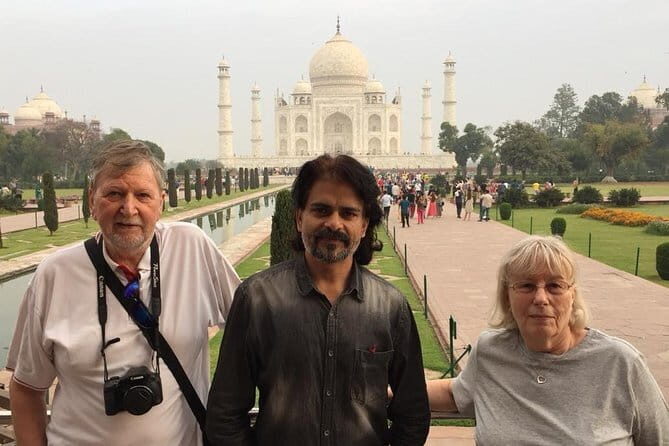 Taj Mahal Tour With Professional Photographer With Rental Saree - FAQ