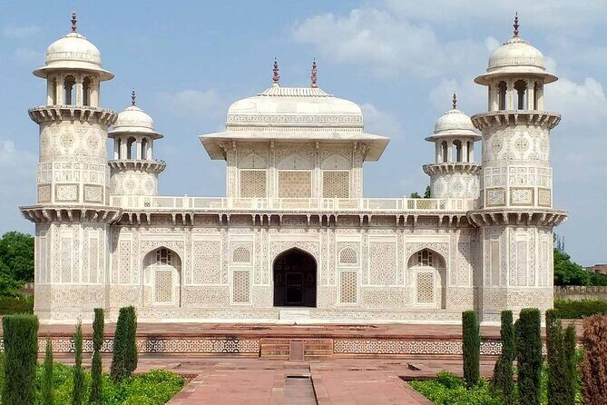 Taj Mahal,Agra fort and Baby Taj tour from Delhi by Express train - Exploring Agra Fort