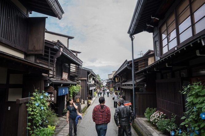 Takayama Full-Day Private Tour with Government Licensed Guide - Transportation, Timing, and Practicalities