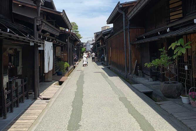 Takayama Old Town Walking Tour with Local Guide - Review of the Takayama Old Town Walking Tour with a Local Guide