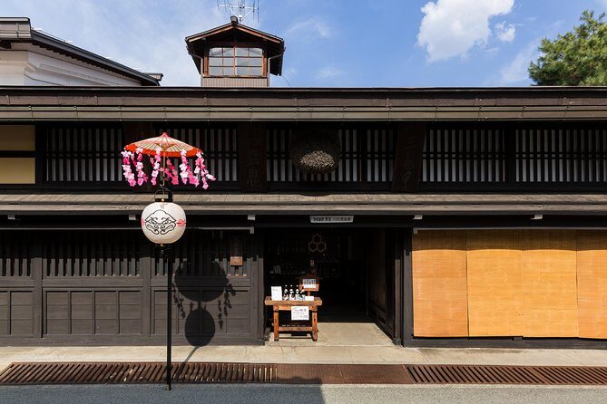 Takayama oldtownship walking tour with local guide. (About 70min) - Practical Tips for Tour Participants
