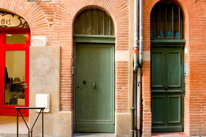 Take off your clothes and let yourself be drawn! - Who Is This Tour For?