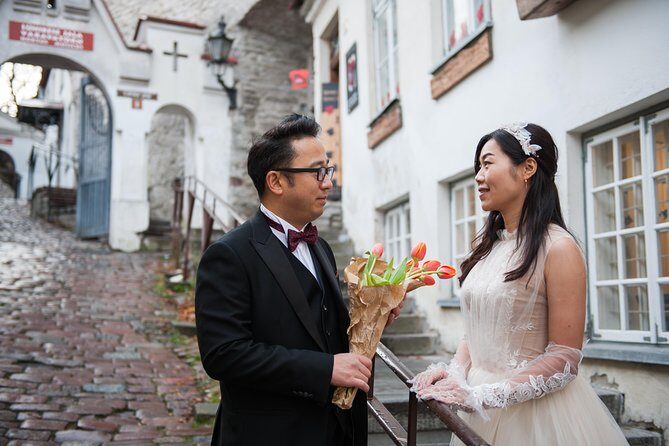 Tallinn 1 Hour Romantic Photo Tour - Key Points
