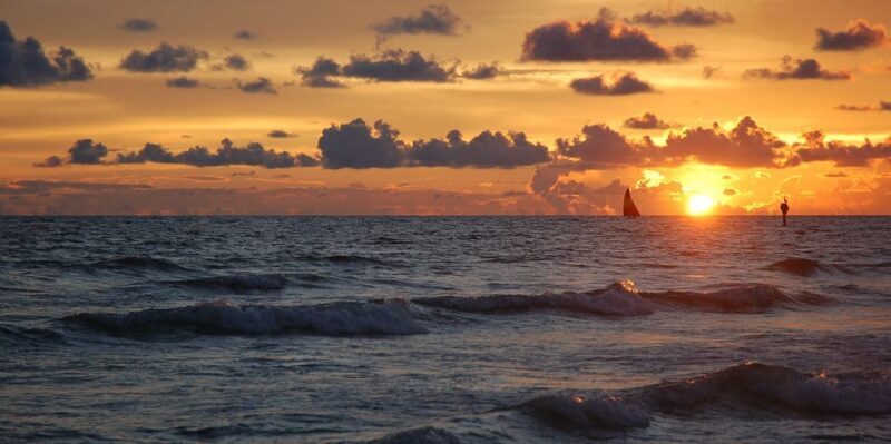 Tampa Bay: Private Sunset Cruise with Champaign or Wine - Key Points