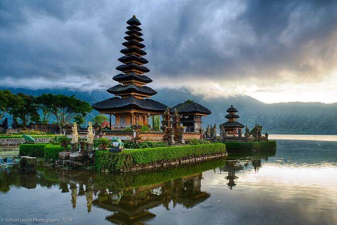 Tanah Lot and North Bali Tour: Scenic Journey - The Journey Begins: Ulun Danu Beratan Temple