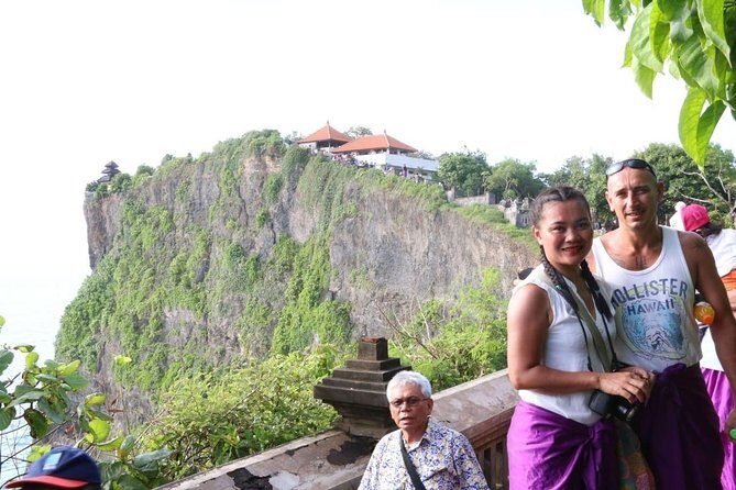 Tanah Lot and Uluwatu Temple Tour Including Seafood Dinner at Jimbaran Beach - An In-Depth Look at the Tour Experience