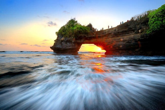Tanah Lot Sunset Tour with Kecak Show and Dinner - Key Points