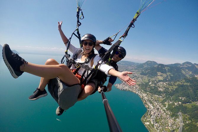Tandy paragliding - Introduction: A Flying Adventure Above Villeneuve