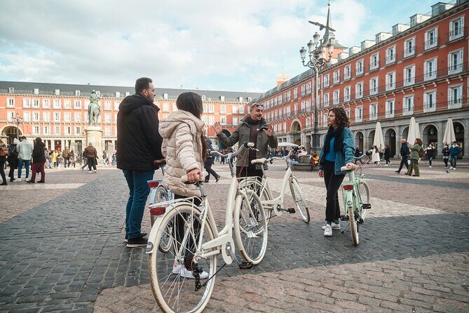 Tapas & Guided tour on a Vintage Bike through Madrid - FAQs
